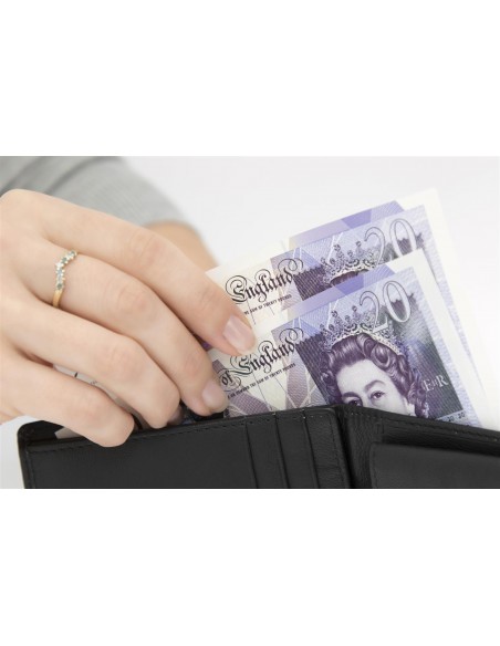 portefeuille avec des faux billets de 20