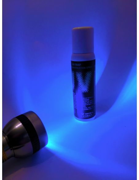Pack invisible : bombe aérosol UV-TRAP Identification Spray, sous lumière UV bleue