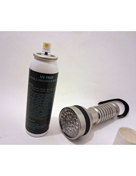 Gros plan sur le diffuseur du spray UV-TRAP et la tete de la lampe